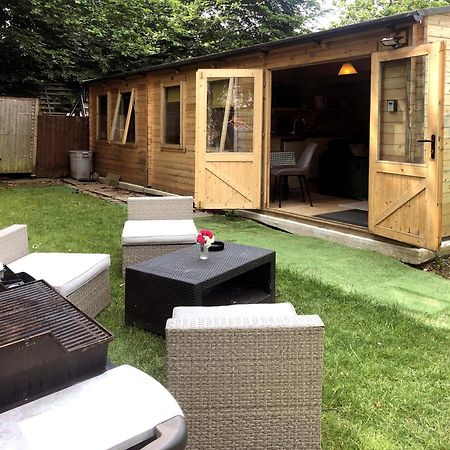 Cosy Garden Log Cabin Salisbury Extérieur photo