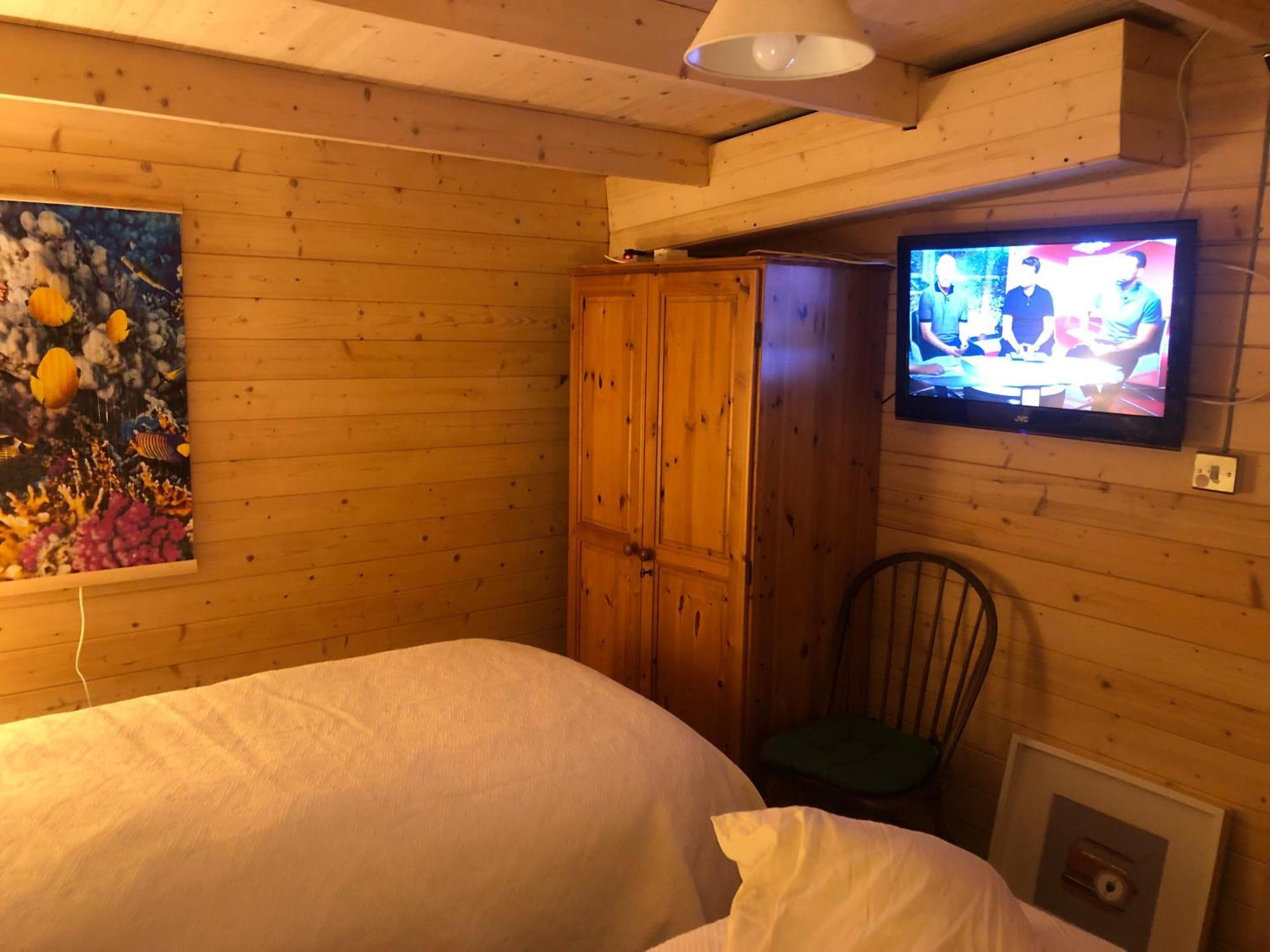 Cosy Garden Log Cabin Salisbury Extérieur photo