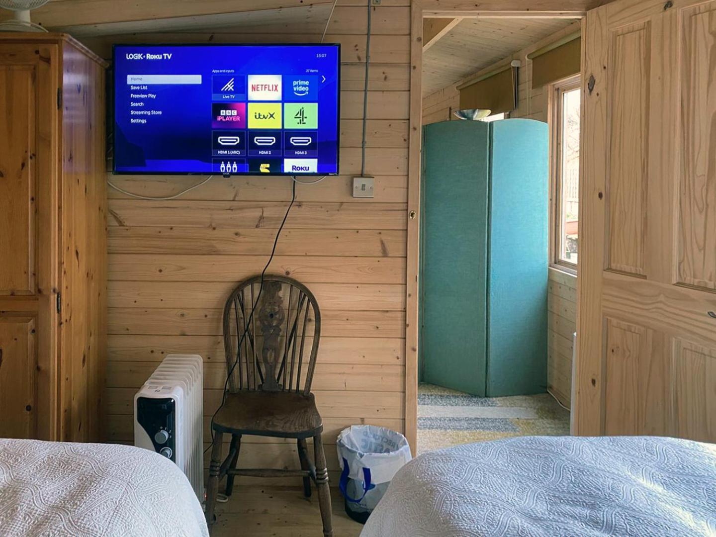 Cosy Garden Log Cabin Salisbury Extérieur photo
